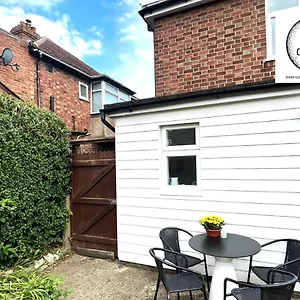 3 Bedroom House With Parking & Garden By Cherry Short Lets & Serviced Apartment Cambridge (Cambridgeshire)