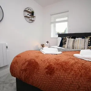 Spacious 2 Bedroom With Free Parking Apartment Cardiff